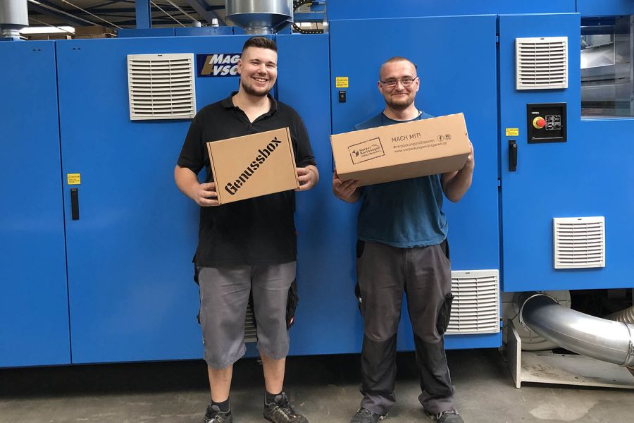 Harzer Kartonagen bildet zwei neue Packmitteltechnologen aus