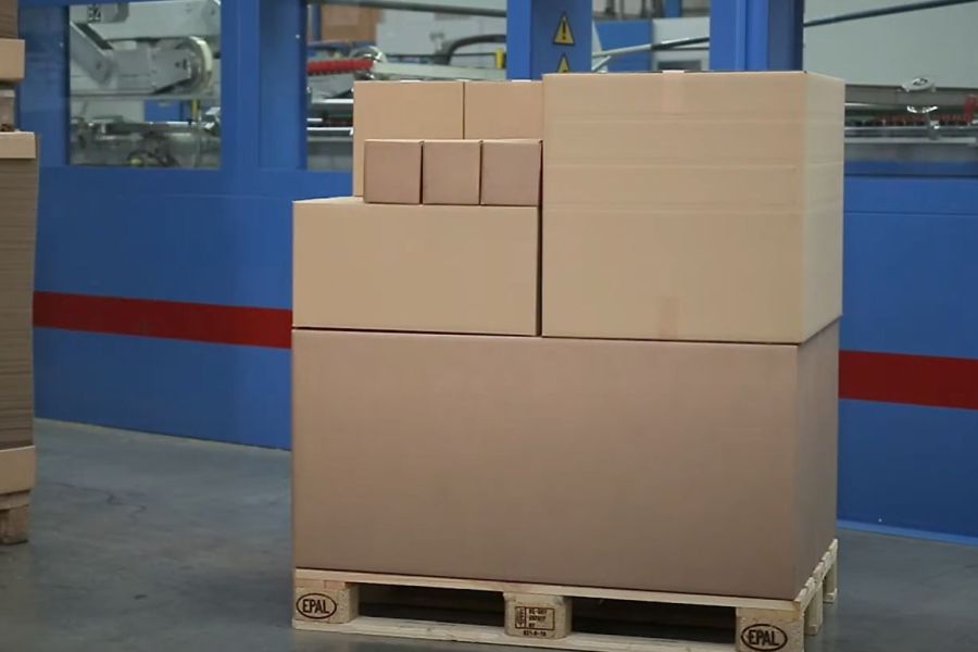 Verpackung für mehrteilige Produkte auf Palette