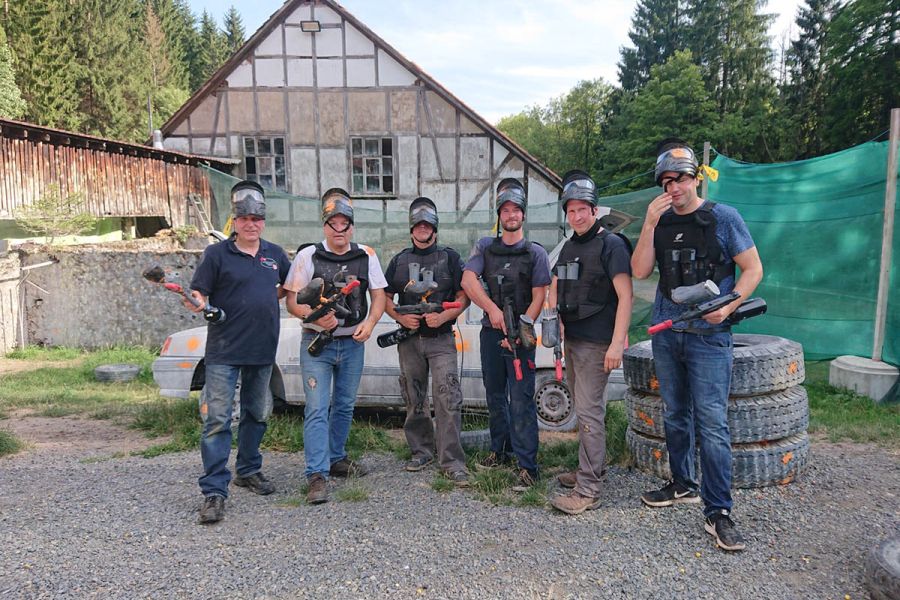 Harzer Kartonagen Führungsteam beim Paintball in St. Andreasberg
