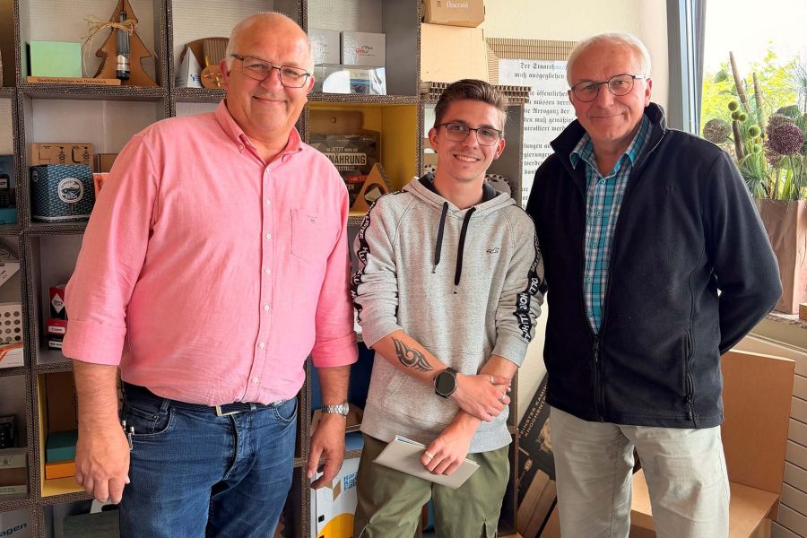 Ausbildung erfolgreich abgeschlossen: Nicola Schäfer bleibt dem HK-Team als Industriekaufmann erhalten