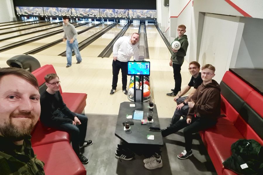 Azubi-Kennenlernen mit Bowlingspaß und leckerem Essen